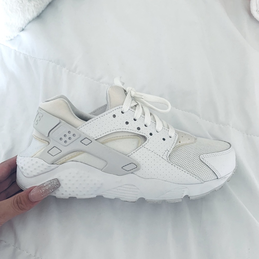 NIKE HUARACHE